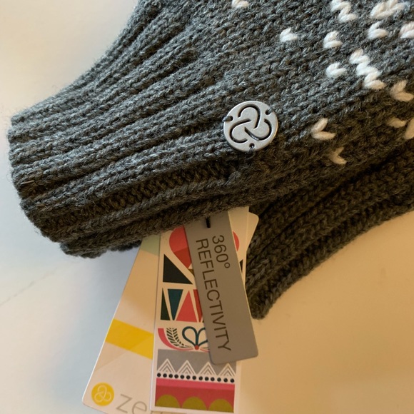 Zella Grey Light Heather One Size Snowcap Mittens. - Picture 4 of 4